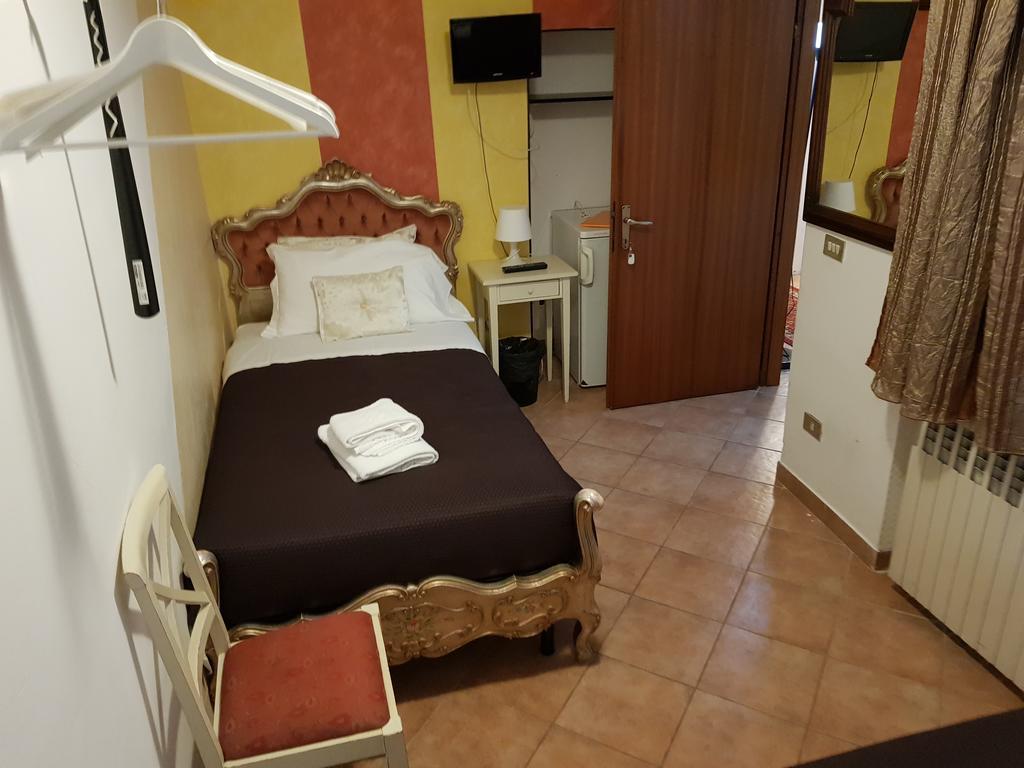 Mi Casa Es Tambien Tu Casa 2 Bed and Breakfast Βερόνα Εξωτερικό φωτογραφία